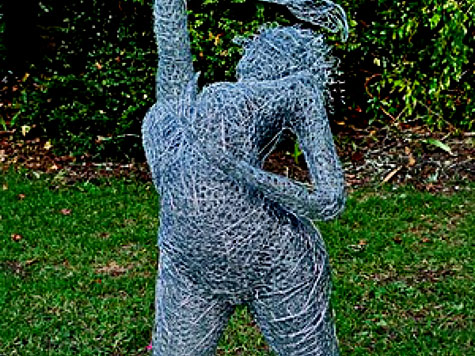 Response in Movement wire sculpture by Elissa Sykes Smith