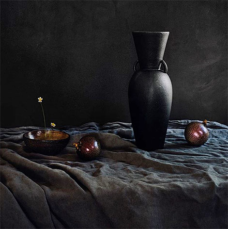 Black-vase-and--bowl -Nicolette-Johnson
