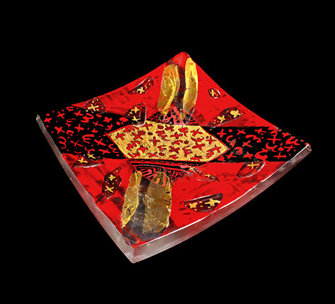 Catherine-Zoritchak-ceramic-plate - in red, black and gold