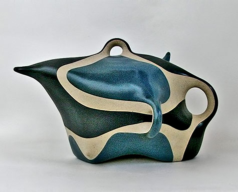 Gustavo-Perez-ceramic-modernist teapot