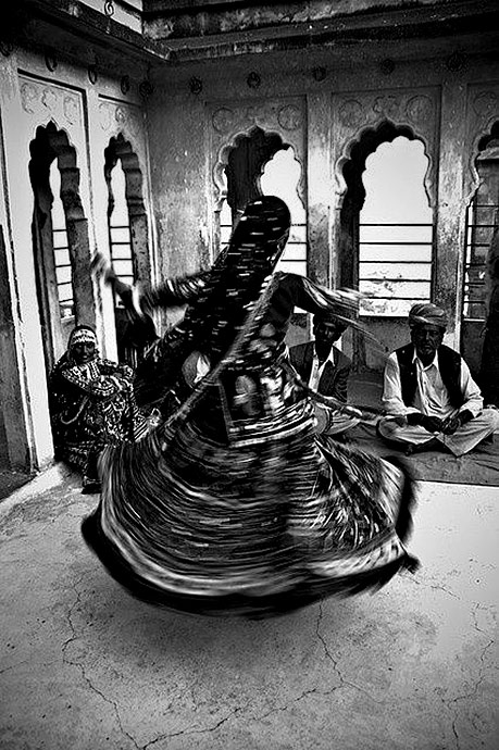 Rajasthan-Indian-Female Dancing