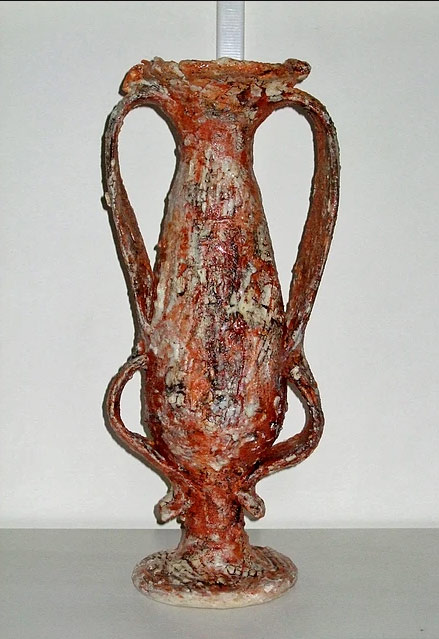 Alice-Federico-red-vase with coarse texture