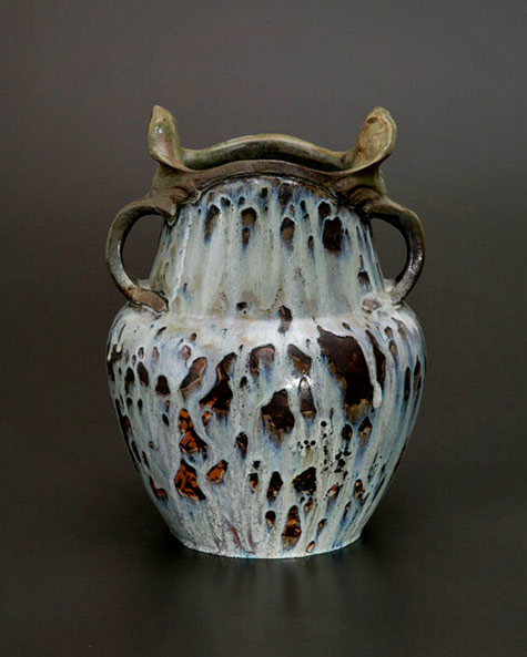 Emile-Decoeur-art-nouveau-vase with white slip decoration