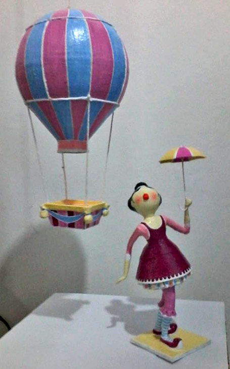 Papel-pra-toda-Obra paper mache girl with air balloon