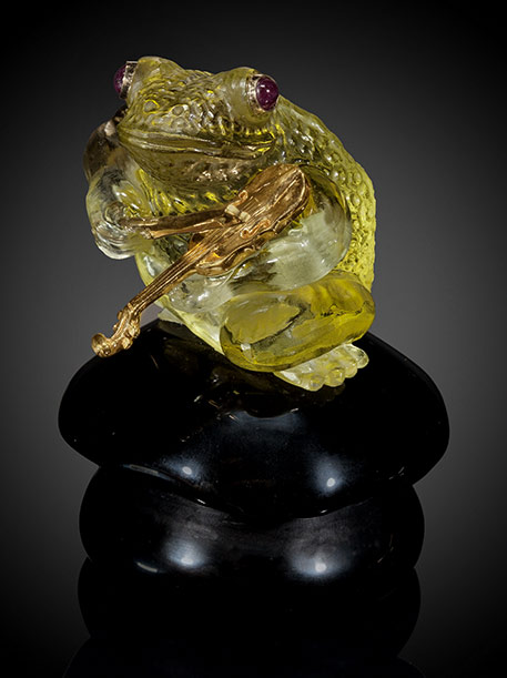 Froggy Fiddler-.-Artist--Luis-Alberto-Quispe-Aparicio Green glass frog with violin