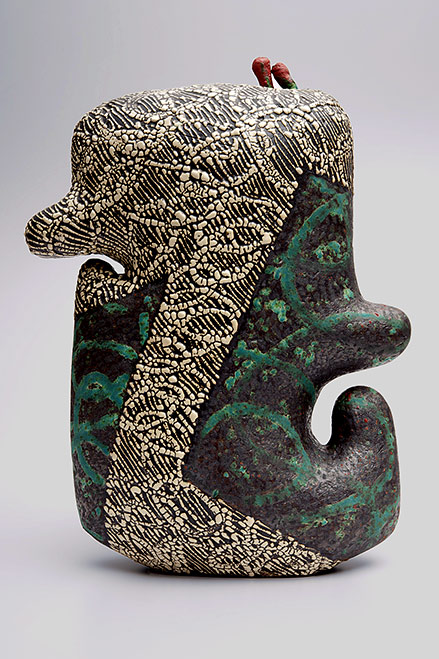 Yoshiro-Ikeda-ceramic-sculpture with textures