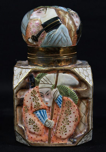 Chinese porcelain perfume bottle with lid