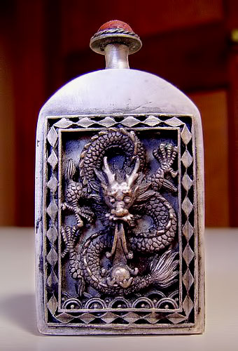 perfume-bottle-dragon-motif