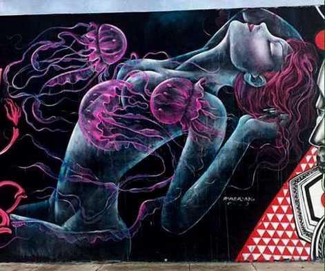 Amanda Lynn-street-art-in-Wynwood,-Miami,-USA--