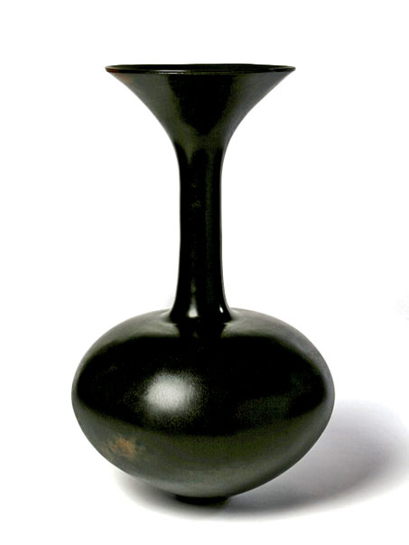 Magdalene Odundo, burnished black pottery vessel Kenyan,-born-1950