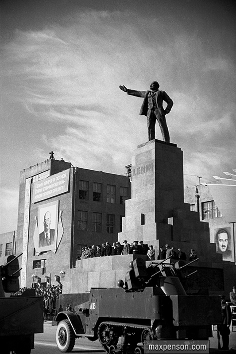 On the Red Square---Max Penson - a large Lenin monument