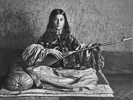 Tajik girl playing dutar,-1899,-Russian Empire