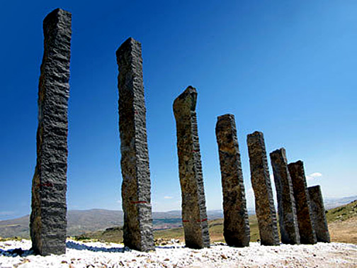 Sculpture columns - Sentinels Turkey - Andrew Rogers