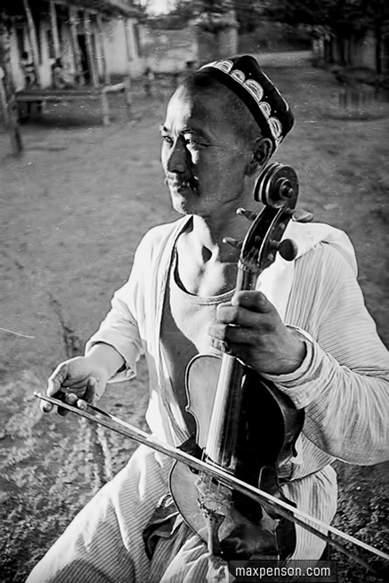 Uzbek musician-Uzbekistan-photo-Max Penson