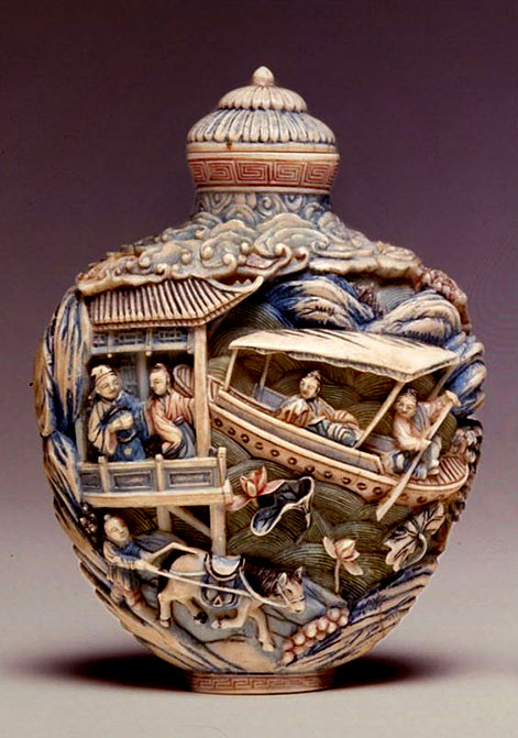 An ivory carved snuff bottle, 1820-1880.