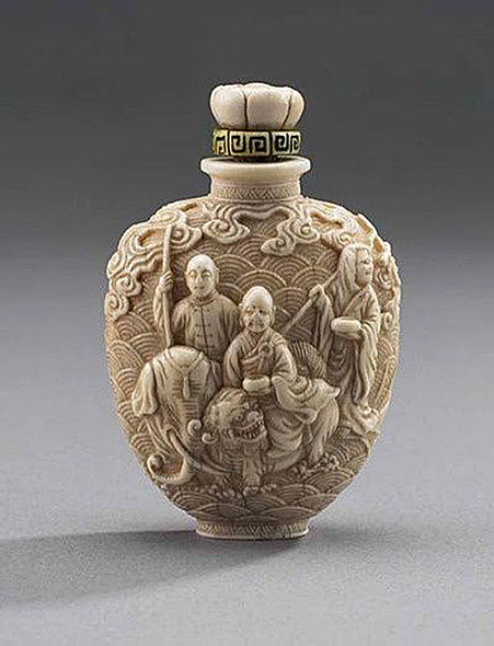Carved ivory-Snuff Bottle with relief figures