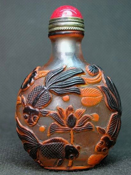 Chinese Carved Peking Glass Snuff Bottle, Goldfish, Lotus, Frogs