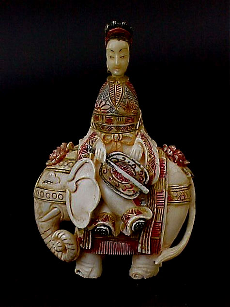 Elephant-and-Empress snuff bottle