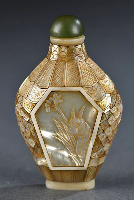 Chinese mother-of-pearl snuff bottle Late 19th century. Mother-of-pearl with floral designs