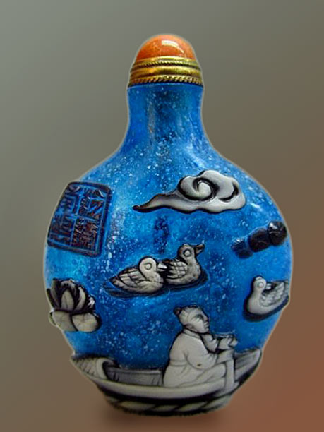 Chinese-blue snuff-bottle - man rowing boat on lake