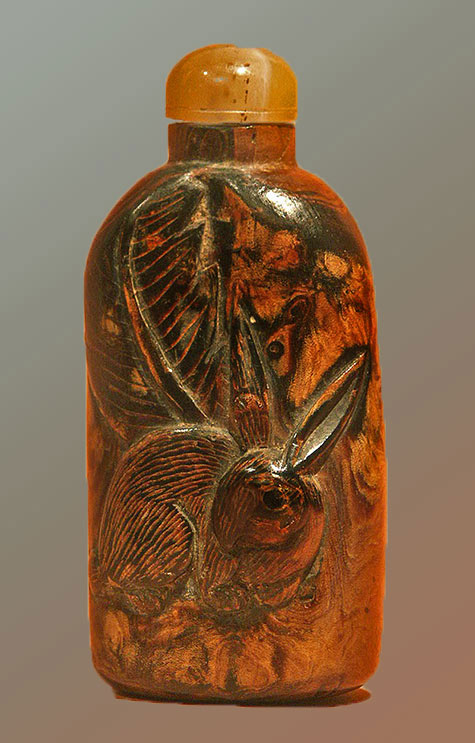 Hare motif carved wood snuff bottle