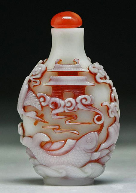 Imperial Chinese overlay Peking Glass Snuff bottle,Qianlong period