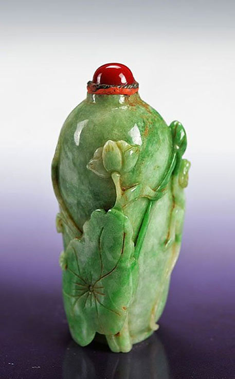 Jadeite floral motif Snuff-Bottle