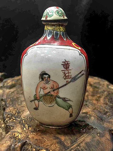 Kung Fu Warrior porcelain snuff-bottle