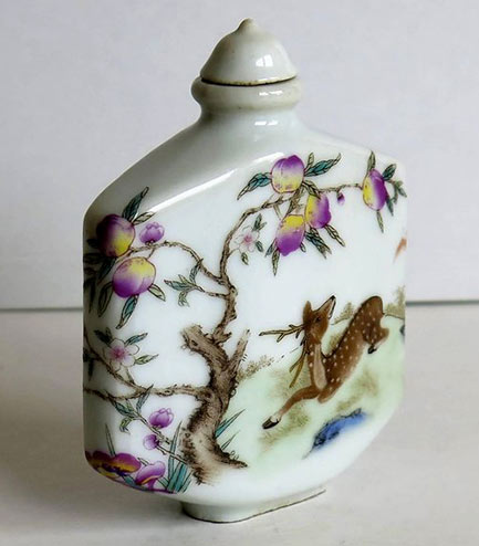 Deer and sacred fruit tree snuff bottle