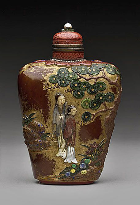 Snuff Bottle (Biyanhu) with Maidens in a Landscape, China, late Qing dynasty, about 1800-1911,