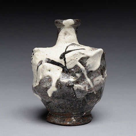 Goro Suzuki raku bottle form