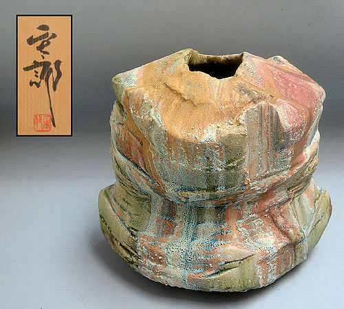 Manyosai Shinoglaze vase by Hayashi Shotaro
