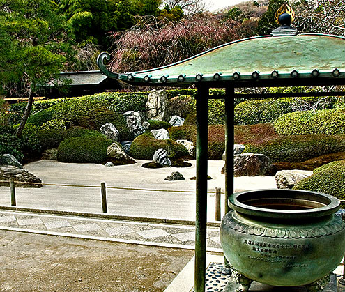 Meigetsu in Kamakura-Sand-GardenThe-rock-garden
