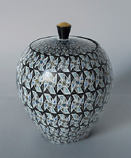 Covered jar with a geometrical pattern Yukifumi Tada GALLERY JAPAN Japanese traditional art crafts