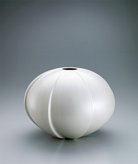Jar with pearly lustre-Hiroshi Nakada