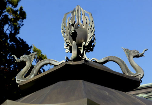 Kamakura dragon sculptures
