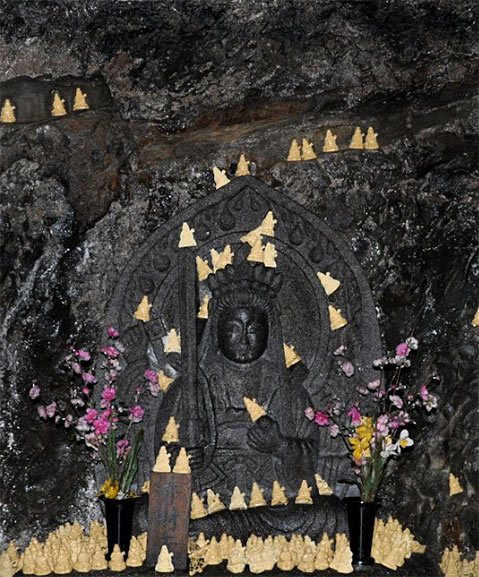 Zeniarai Benten Shrine, Hase Dera