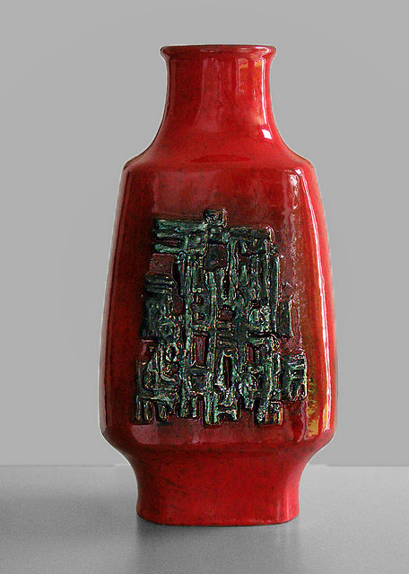 Fat Lava Wadersloh---Walter Gerhards red glaze vase with brutalist Fat Lava motif