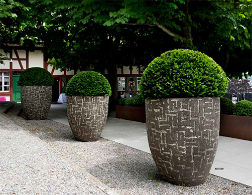 AUS 100 planters in outdoor courtyard---Atelier Vierkant