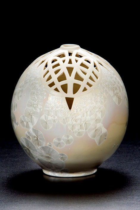 Frank Neef-White Globe vessel