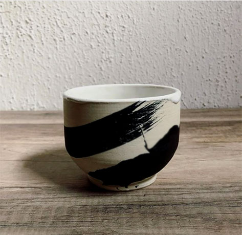  Black underglaze on white stoneware tea cup
