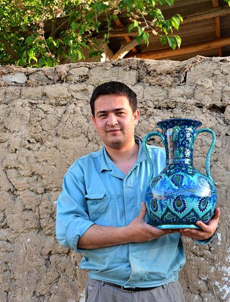 Diyorjon-Diyor,-Rishtan-ceramic-vessel