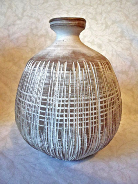 Matt surface vase with deep insicioned lines -- Rupert-Deese-Art-POTTERY