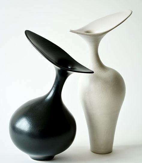 Vivienne-Foley-pair-of-vases black and white