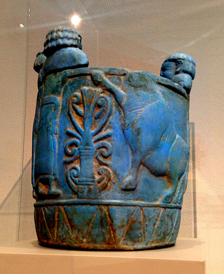Egyptian_blue_Altes_MuseumPyxis made out of 'Egyptian blue'. Important to Italy from northern Syria. Produced 750-700 BC