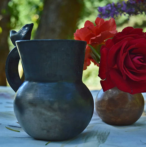 Burnished black clay jug by Akbal Morena Pez