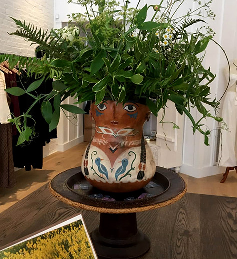 Akbal-Morena-Pez---vase with plant decoration