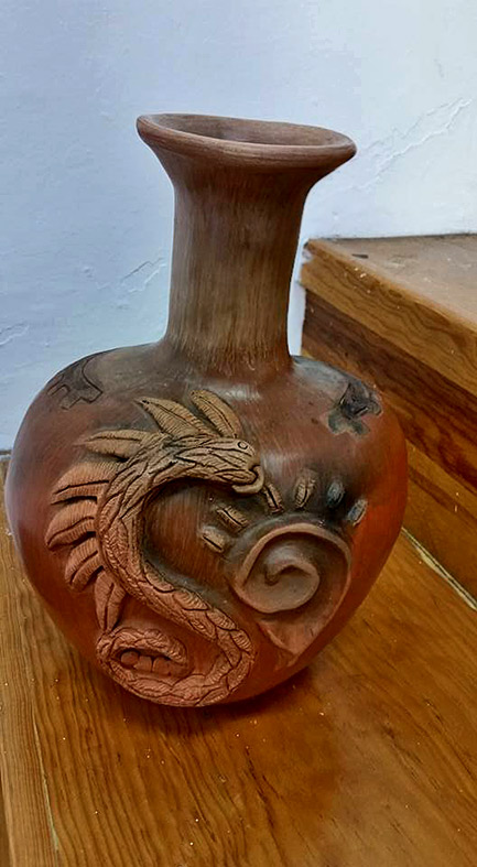Janikua-Preyspanyk-Peralta ceramic vase