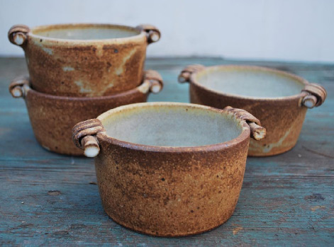 Specled bowl set with scrolled lugs - Quemada-Chile