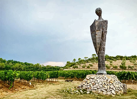 Vineyard-Provence knight sculpture